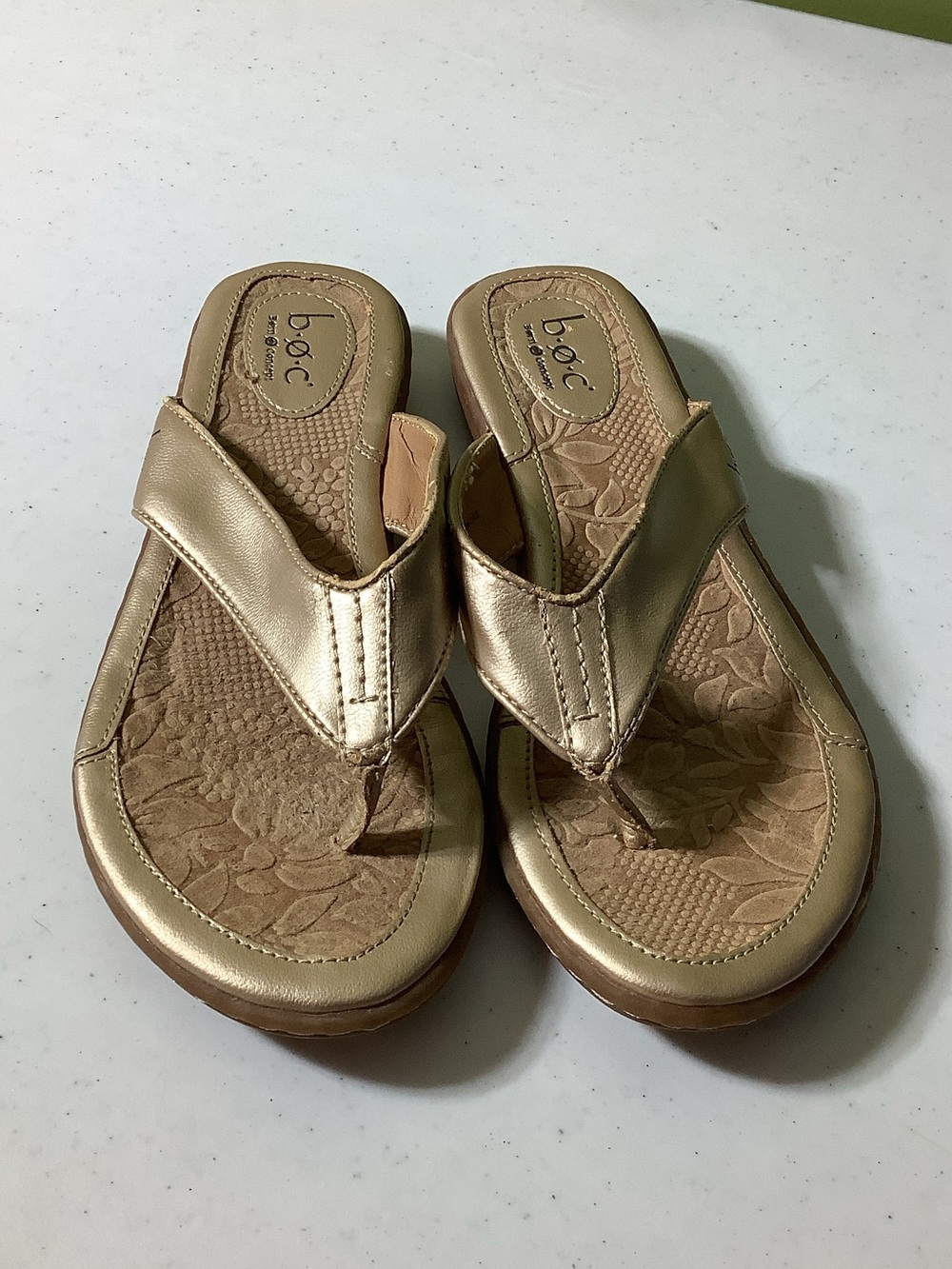 b.o.c. Gold thong sandals, size 8